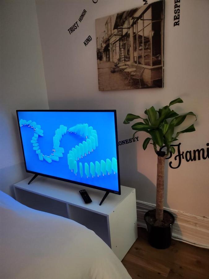 Booking-Eddy- Single Room With Self Check-In Hull Bagian luar foto